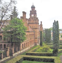 Чудо-дворец в Черновцах — теперь местный вуз