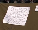 Машинисты харьковского метро возобновили голодовку. Сегодня их уже около полусотни