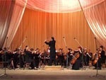 У молодежного симфонического оркестра «Слобожанский» нет своего помещения и не хватает инструментов. Но денег музыканты зарабатывают достаточно