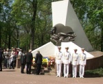 Харьковские руководители почтили память погибших чернобыльцев