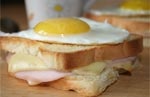 Хлеб, масло, яйцо... Как жителей Лозовой кормят в эвакопунктах
