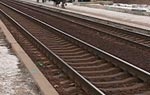 На железнодорожной станции «Слатино» легковушка упала на рельсы