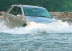 «Шестерка» упала в пруд, пассажирка машины погибла