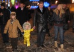 На открытии главной городской елки присутствовал мэр города Михаил Добкин с семьей