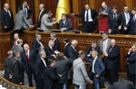 Нардепы от ПР заблокировали трибуну парламента и грозятся сложить полномочия