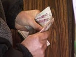 Украинцы забирают депозиты из банков
