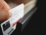 Магазины перестали принимать платежные карты банка «Надра»