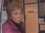 Жизнь - за банковский вклад. 55-летняя женщина приковала себя наручниками к батарее и облилась бензином