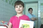 Девятилетняя героиня Настя Овчар готовится к операции