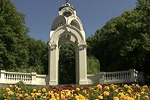 Ко Дню города Харьков превратится в город-сад. Сегодня коммунальщики начали высаживать цветы на клумбах
