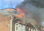 В субботу в центре города горел жилой дом. При тушении пострадал спасатель