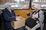 В трамваях и троллейбусах больше половины пассажиров - льготники