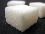 Снизить цены на сахар помогут милиционеры и налоговики