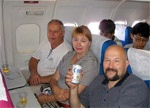 Выпивать в самолетах могут запретить