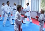 Юные каратисты Харькова завоевали в Никополе пять золотых медалей. Как воспитать чемпионов?