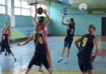 В баскетболе только девушки. Школьницы из разных уголков Украины на харьковской площадке соревновались за звание лучшей команды