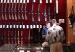 Все меньше украинцев поддерживают свободную продажу оружия