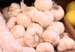 АМКУ обещает штрафовать торговцев, которые завышают цены на лук, чеснок и лимоны