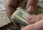 Украинцы продолжают запасаться валютой