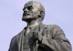 Кегичевка осталась без памятника Ленину - подростки столкнули скульптуру с пьедестала