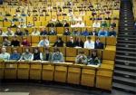 Яценюк: Вузы страны превратились в «социальные хосписы» и выпускают заведомо безработных людей