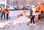 На уборке улиц Харькова задействованы более 300 машин