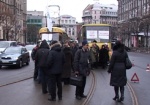 Трамваи и троллейбусы в Харькове снова остановились. Сотрудники «Горэлектротранса» вышли на бессрочную акцию протеста под стены мэрии