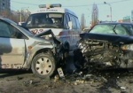Водитель Mitsubishi сбил двоих пешеходов и врезался в две иномарки