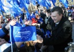 На киевские митинги в поддержку Януковича ежедневно отправляются по 100 харьковчан