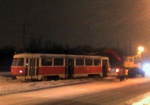 Возле СК «Локомотив» трамвай сошел с рельсов и преградил путь