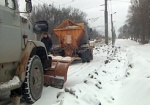 Почти тысячу кубометров снега вывезли коммунальщики за последние сутки