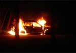 Ночью в центре города горел Mitsubishi сразу с двух сторон