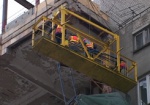 Строители начали разбирать завалы рухнувшего здания на проспекте Правды