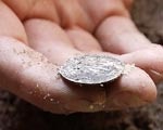 Под Волчанском археологи нашли серебряную монету
