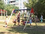 Новая детская площадка появилась в сквере Мещанинова