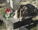 Беспрецедентный акт вандализма. На одном из кладбищ Изюма полностью разрушены около трети могил