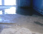 Баня в подвале. Цокольный этаж жилого дома по улице Отакара Яроша, 37 залило горячей водой