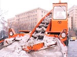 79 снегоочистительных машин работали ночью на дорогах Харкова