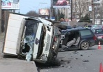 На улице Деревянко столкнулись «Газель» и Volkswagen. В аварии пострадали оба водителя