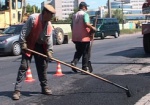 На харьковские дороги положили еще более 700 тонн асфальтобетона