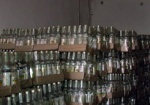 Семь гривен за бутылку. Правоохранители задержали производителей поддельной водки, которую продавали под Харьковом