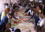 В Харькове дети нарисовали 30-метровую картину