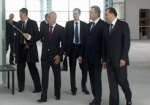 Янукович ознакомился с ходом строительства терминала