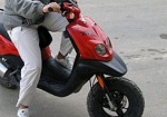 В Шевченковском районе у местного жителя силой отобрали скутер