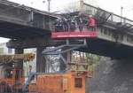 Обрушенный мост в Лозовой откроют для «легковушек» 14 мая