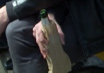 Пиво в пакетах и бутылка без этикетки. Как харьковчане спасаются от штрафов за распитие алкоголя на улице?