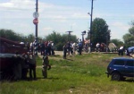 На железнодорожном переезде «Жигули» столкнулись с поездом. Три человека погибли