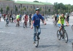 Унициклы, тандемы и дорожные велосипеды. И взрослые, и маленькие велосипедисты Харькова поддержали всеукраинскую акцию
