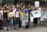 Защитники Лесопарка митингуют у здания областного управления милиции