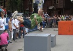 Без границ, но с препятствиями. Более трехсот ребят приехали в Харьков на соревнования по уличной акробатике и паркуру